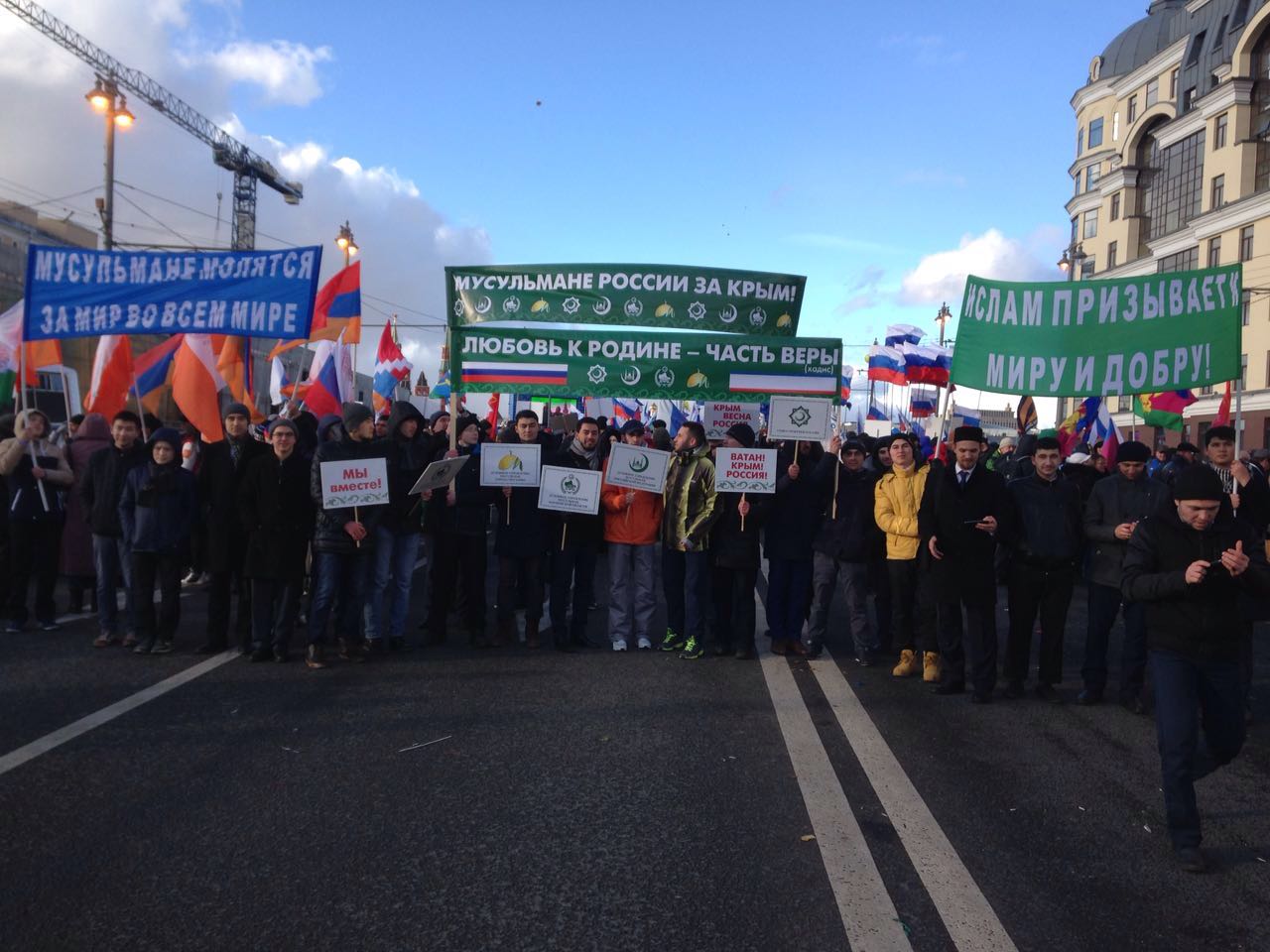 Митинг мусульман. Митинг исламистов. Мусульманские митинги. Исламский митинг. Митинг мусульман в Москве.